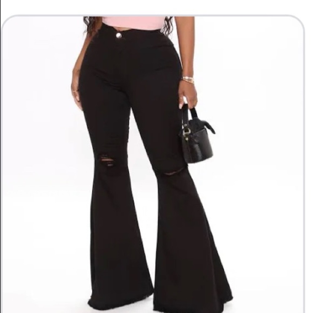 Very similar to the ones in the first pic couldn’t find the exact pic